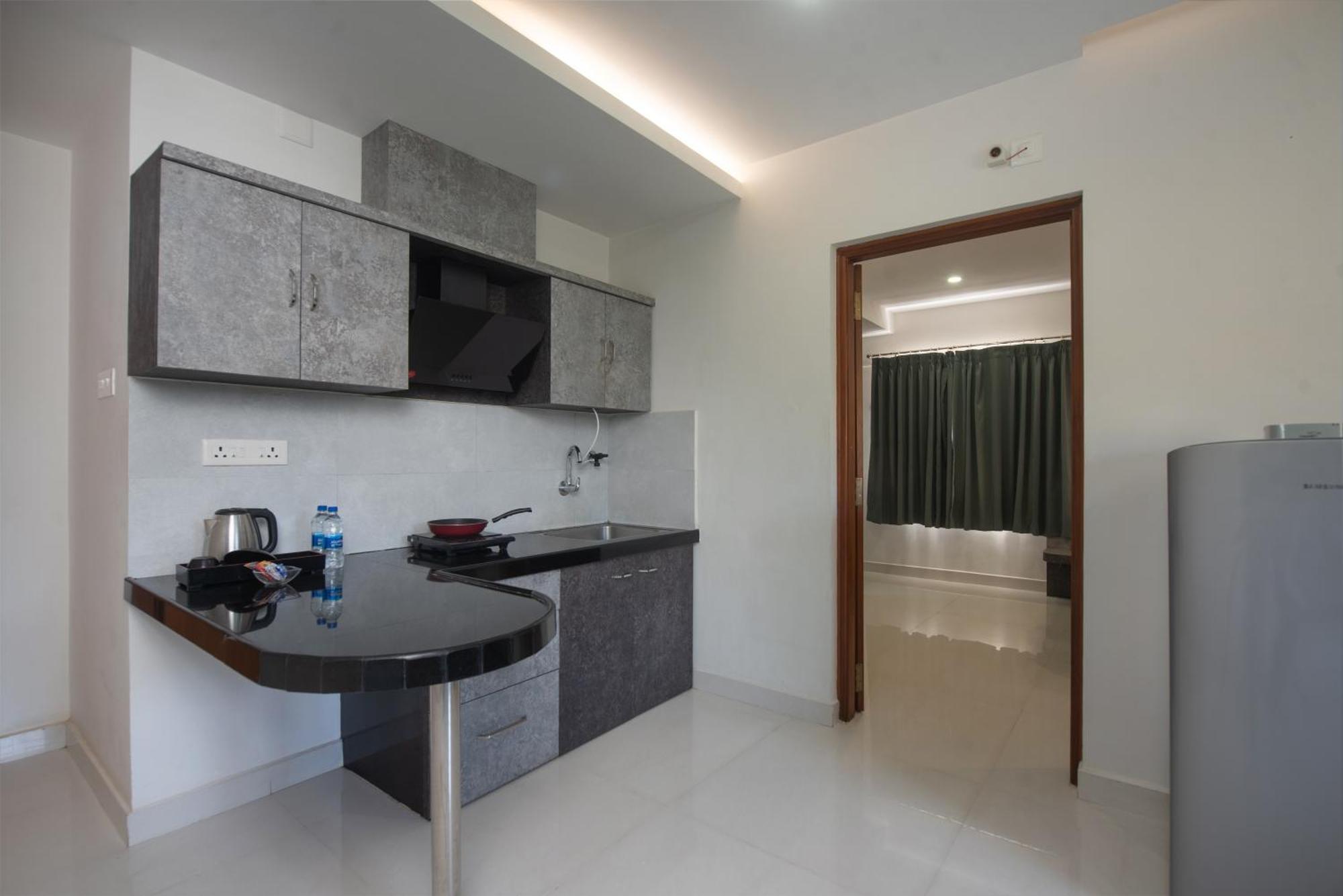 Manipal Atalia Service Apartments Екстериор снимка